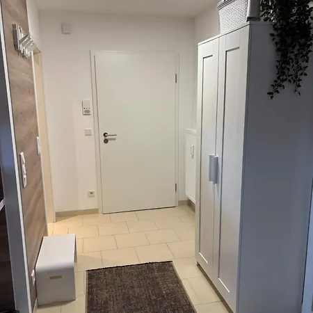 Grosse Gemuetliche Mit Klimaanlage, Parkplatz Inklusive ! Apartmán