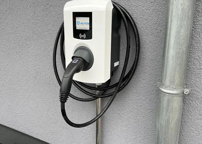 Grosse Gemuetliche Mit Klimaanlage, Parkplatz Inklusive !