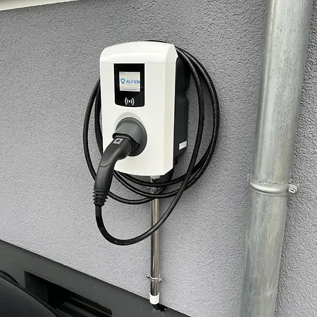 Grosse Gemuetliche Mit Klimaanlage, Parkplatz Inklusive !