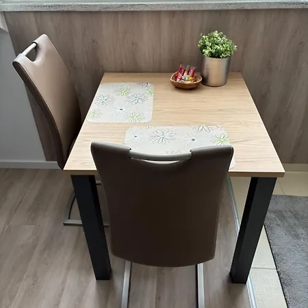 Appartement Grosse Gemuetliche Mit Klimaanlage, Parkplatz Inklusive !